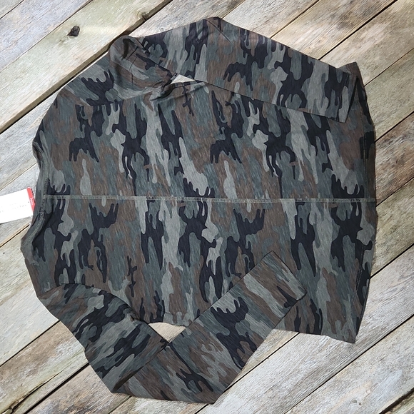 Social Standard by Sanctuary "Dylan Scoop Tee" Mother Earth Camo sz XS W-594 - Picture 5 of 8